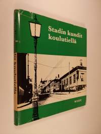 Stadin kundit koulutiellä : Helsinkiläisiä koulupoikia vuosisadan vaihteessa