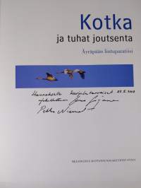 Kotka ja tuhat joutsenta : Äyräpään lintuparatiisi (signeerattu)