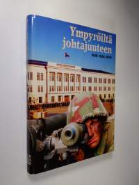 Ympyröiltä johtajuuteen : Reserviupseerikoulun 80-vuotisjuhlakirja : 1920-2000