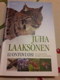 Luontovuosi. 365 havaintoa Suomen luonnosta / Juha Laaksonen. P.12, neljäs painos. Valokuvat Juha Laaksonen ja Matti Rekilä