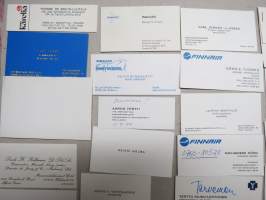 Erä suomalaisia käyntikortteja / nimikortteja noin 45 kpl + samanlainen määrä ulkomaisia, arviolta 1960-70-luvuilta - business / visit / name cards