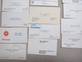 Erä suomalaisia käyntikortteja / nimikortteja noin 45 kpl + samanlainen määrä ulkomaisia, arviolta 1960-70-luvuilta - business / visit / name cards