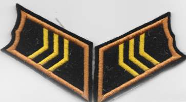 Panssari kersantti  - kauluslaatat    pari arvomerkit sota-ajan malli jälkituotanto
