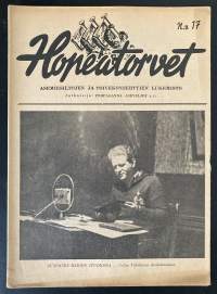 Hopeatorvet N:o 17 / 1942 - Asemiesiltojen ja toivekonserttien lukemisto - Aunuksen Radion studiossa Pekka Tiilikainen kuuluttamassa