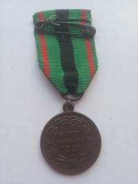 Vapaudenristin ansiomitali 1941, siviiliansioista - Isänmaan Puolesta För Fosterlandet - Suomen Kansalta 1941