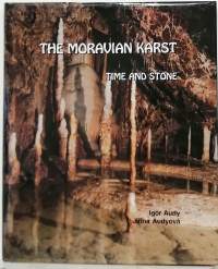 The moravian karst time and stone. (Valokuvaus, luolat)