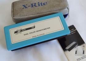 X-RITE 333 KANNETTAVA SENSITOMETRI  blue/green patterikäyttöinen käyttöohje ja laukku