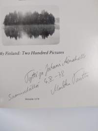 Noin sata Suomeni maisemaa : kaksisataa valokuvaa ja yksi kartta Suomestani vuosilta 1973-1977 = My Finland : two hundred pictures (signeerattu, tekijän omiste)