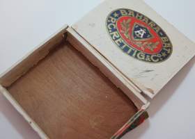 Bahara-Bat    - sikarilaatikko puuta , koko 13x17x3,5 cm