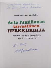 Arto Paasilinnan taivaallinen herkkukirja : makunautintoja Lapin perukoilta Tyynenmeren saarille (signeerattu)