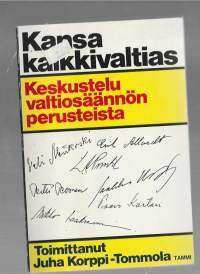 Kansa kaikkivaltias : keskustelu valtiosäännön perusteistaKirjaKorppi-Tommola, AnttiTammi 1975