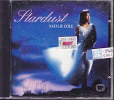 CD - Natalie Cole - Stardust, 1996. 18 raitaa! Katso kappaleet/esittäjät alta/kuvista.