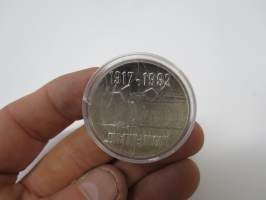 100 mk Suomi Finland 1917-1992 -hopeakolikko kapselissaan