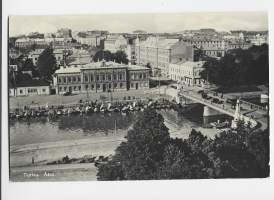 Kaupungintalo ja Aurajoen silta    Turku - postikortti, paikkakuntapostikortti   kulkenut 1950
