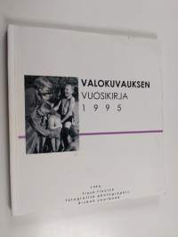 Valokuvauksen vuosikirja 1995 = Finsk Fotografisk årsbok = Finnish photographic yearbook