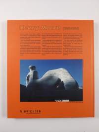 Henry Moore : kuvanveiston ja arkkitehtuurin vuorovaikutus = växelverkan mellan skulptur och arkitektur = the challenge of architecture