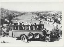 Turistibussi 1930-luku  - linja-auto postikortti kulkenut 2002