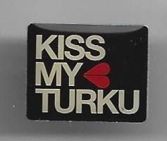 Kiss my Turku  - pinssi rintamerkki