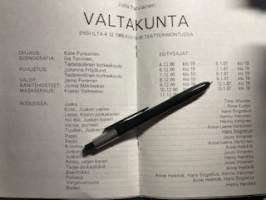 Valtakunta : näytelmän käsiohjelma, Jussi Parviainen ja ohjaaja Kalle Pursiainen