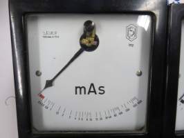 Siemens-Halske kV, mA, mAs &amp; S -mittarit, bakeliittirunkoiset valvomomittarit