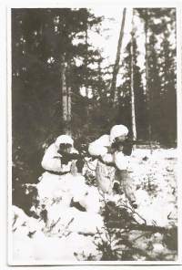 &quot;Muisto Kiestingin rintamalta sotavuonna 1941&quot; teksti kuvan takana - valokuva 6x9 cm