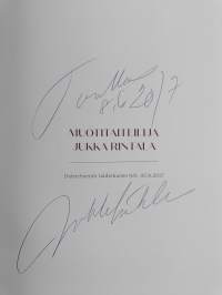 Muotitaiteilija Jukka Rintala = Modekonstnär = fashion artist Jukka Rintala (signeerattu, tekijän omiste)