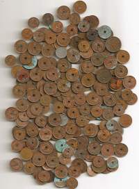Sota-ajan reikärahaa kuparia 5 ja 10  penniä  1941- 43  n  puolen kilon erä