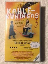 &quot;KAHLEKUNINGAS  &quot;   - VHS -  /   Arttu Kapulainen, Emil Lundberg, Heikki Hela, Maija Junno, Miikka Enbuske