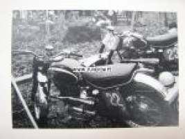Jarno &quot;paroni&quot; Saarinen maailmanmestari 1972 -postikortti 1966 Ruissalon Ajot varikko Jarno ja Jarkko Saarisen Puch -pyörät