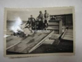 Laiskat puusepät -saksalainen sotilasvalokuva