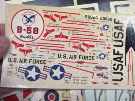 Lentokoneiden ja kansallisten ilmavoimien tunnuksia vesisiirtokuvian 1960-luvulta, erä