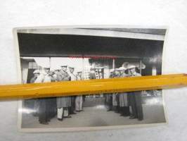 Marssiporukkaa ja yhteinen pimu 1942 -valokuva
