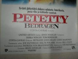 Petetty - Bedragen -elokuvajuliste, Tom Berenger, Debra Winger, Costa-Gravas