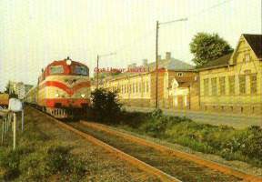 Dr 12  N:o 2238 junassa P 106  Turku Portsa 1984   veturi  juna