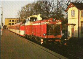 Turku asema Dv 15 nro 2000 päivystysveturina ja Dm 9 kiitojuna 1984   veturi  juna