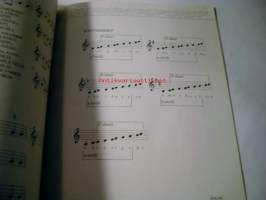 iloinen viuluniekka  1   säestyskirja