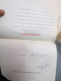 Kouluhallituksen määräys voimistelunopettaja K.V. Tikan palkkiosta... Lahden Lyseon..., Helsinki 25.7.1943, allekirjoitus Kouluhallituksen ylijhohtaja L. Arvi P.