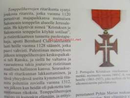 Tähdistöt ja ritarikunnat. Historiallisia kunniamerkkejä Suomen Kansallismuseon kokoelmissa