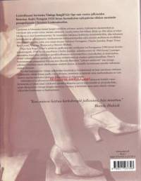 Vintage kengät.  Kenkämuodin vuosikymmenet, 2009. 1. painos. &quot;Kun nainen laittaa korkokengät jalkaansa, hän muuttuu.&quot;  Manolo Blahnik.