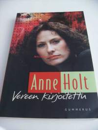 Vereen kirjoitettu / Anne Holt ; suomentanut Katriina Savolainen