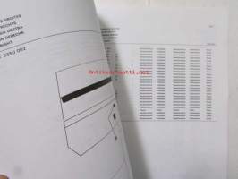 Massey Ferguson 240 Combine Parts book - Leikkuupuimurin varaosakirja, 5 kielen versio