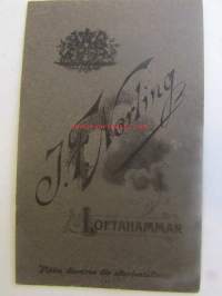 Nuori pariskunta, J.F. Norling Loftahammar -visiittikortti valokuva