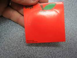 Soft - punainen omena -1970-luvun sisustustarra