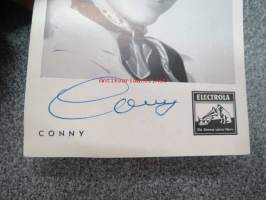 Conny Froeboess -ihailijakortti ja alkuperäinen nimikirjoitus