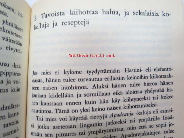 Miehet osoittavat isot kalut