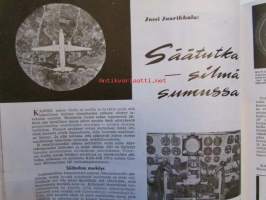 Tekniikan Maailma 1957 nr 11 -mm. Kannessa Tekokuu Sputnik 1, Pikuautolle talli rakennuspiirrustukset, Kiikarista teleobjektiivi, Asahiflex, He työskentelevät