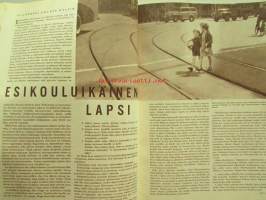 Kotiliesi 1962 nr 16 -mm. Päivänvaloa keittiöni työpäydälle, Pyörillä liikkuva kaappi-pöytä, Nyt ovat vuorossa sienet kurkut ja puolukat säilöntään,