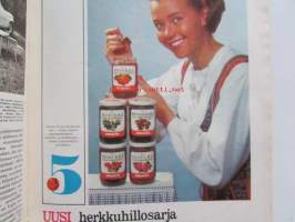 Kotiliesi 1965 nr 10 -mm. Intimiteetin oikeussuojasta, Kasvatan pojasta miehen, Perheenäiti työmarkkinoilla, Iloiset yrittäjät Kauko Menna sähköasentaja,