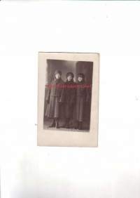 Vanha valokuva - Kolme neitoa