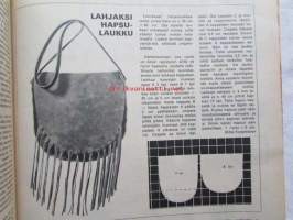 Kotiliesi 1970 nr 23 -mm. Terveyttä Mielenrauhaa Onnellisuutta Jooga, Töysän peruskoulukokeilu, Saab-Valmet Uusikaupunki uudessa ajassa, Joulu alkaa